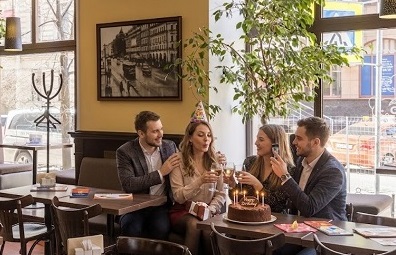 Где отметить день рождения в кафе
