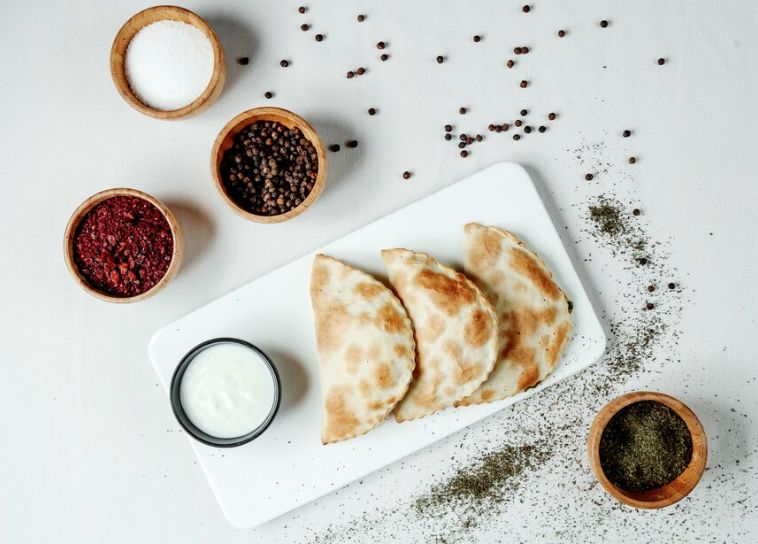 Топ-10 самых вкусных начинок в больших чебуреках