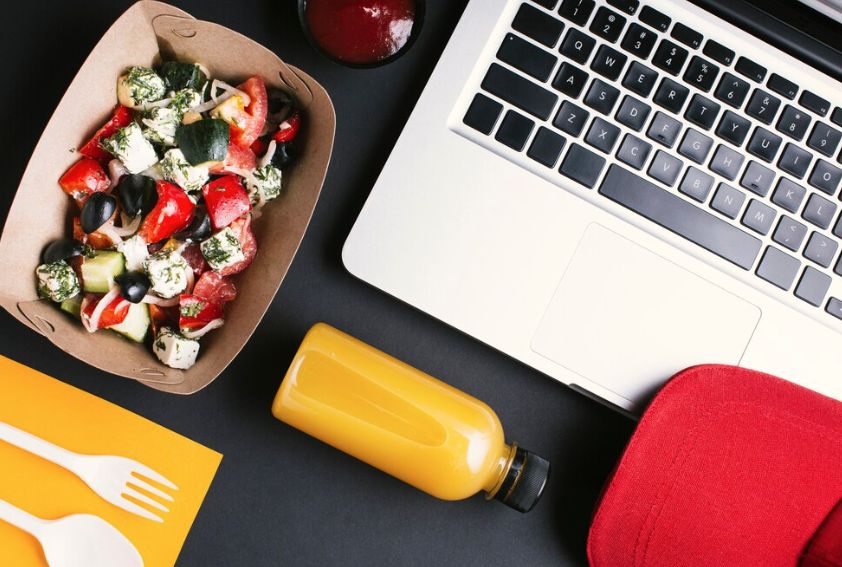 Как мотивировать сотрудников в январе: свежие обеды с доставкой в офис в СПб