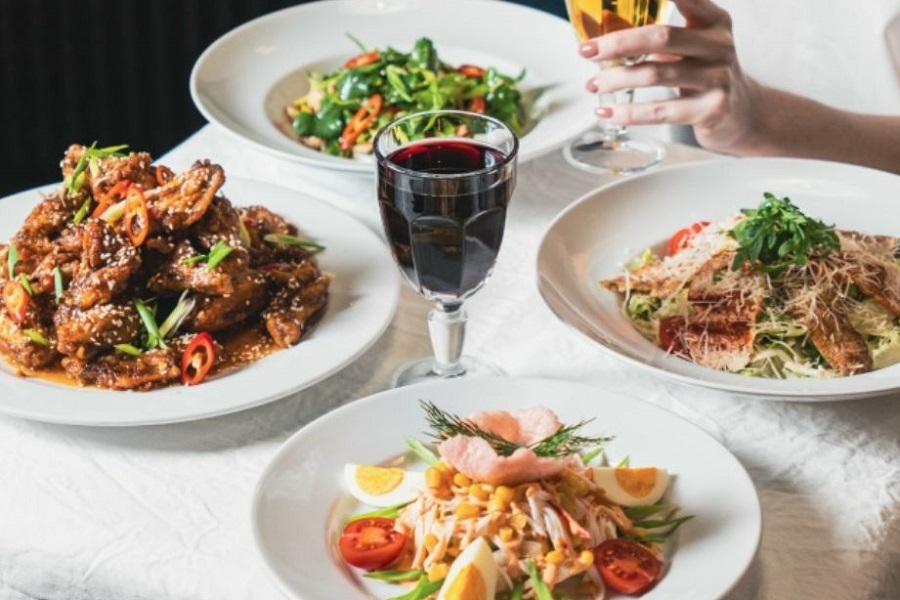 Как не готовить и всё успеть: праздничный набор еды для новогоднего стола — готовое решение для занятых