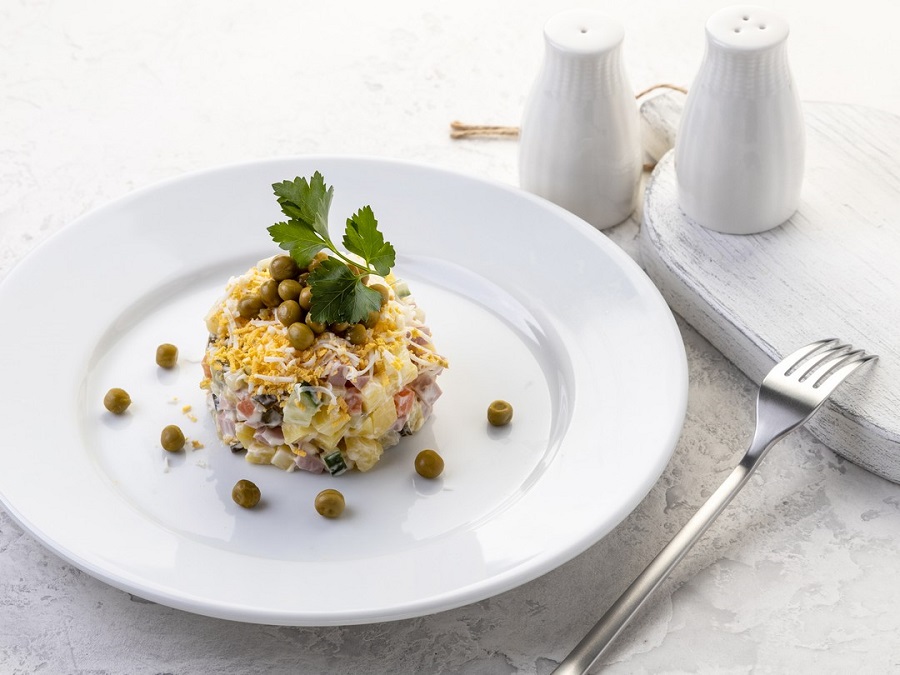 Как рассчитать количество салатов на праздник, чтобы все были сыты и ничего не осталось