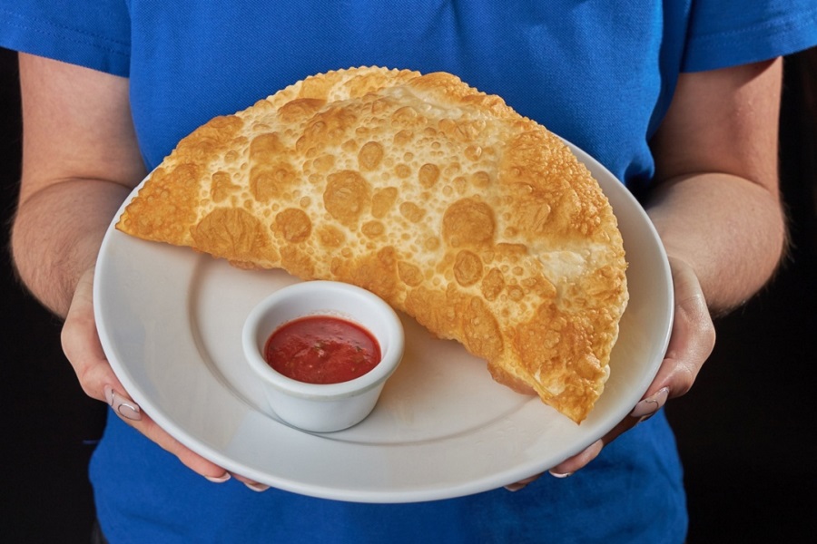 Секрет сочности: почему чебурек с курицей не уступает мясному?