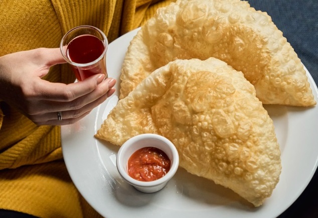 Вегетарианские чебуреки в «Брынзе» — достойная альтернатива классике